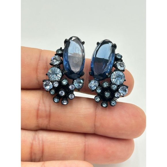 Signed WEISS Clip On Earrings Japanned Black & Blue Glass Stone Designer Jewelry - Picture 6 of 8